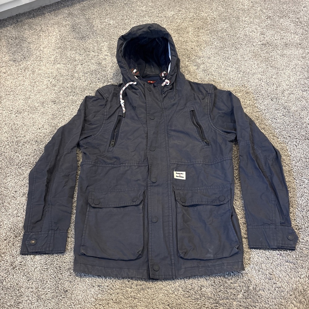 SUPERDRY NORTH SEA WATERPROOF FULL ZIP UP HOOD WINDBREAKER WAX STYLE JACKET MED